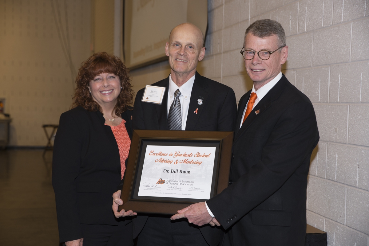 Raun honored with Excellence in Graduate Student Advising and Mentoring Award